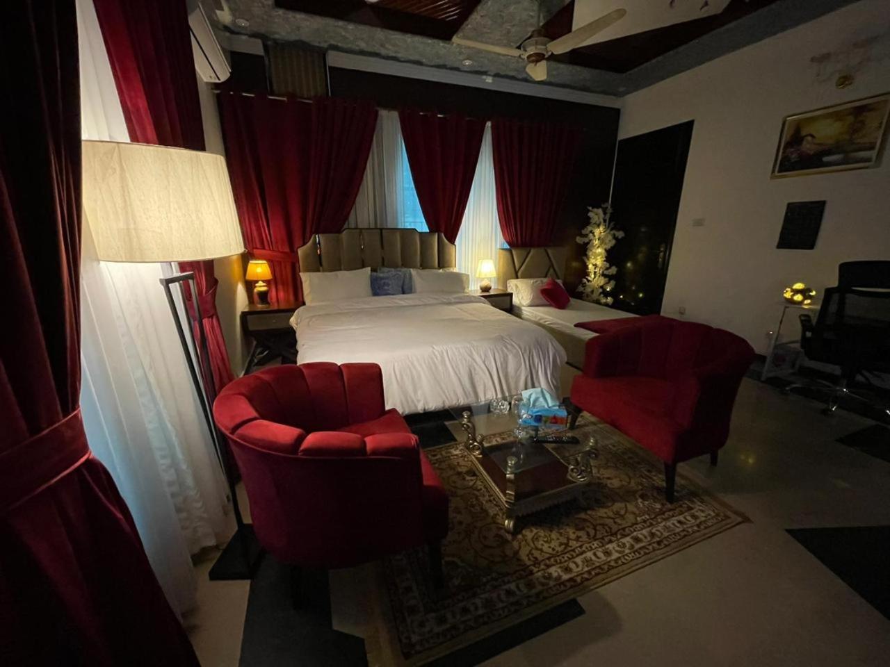 Laca Sa Lodge Opp Canturus Mall Islamabad Esterno foto