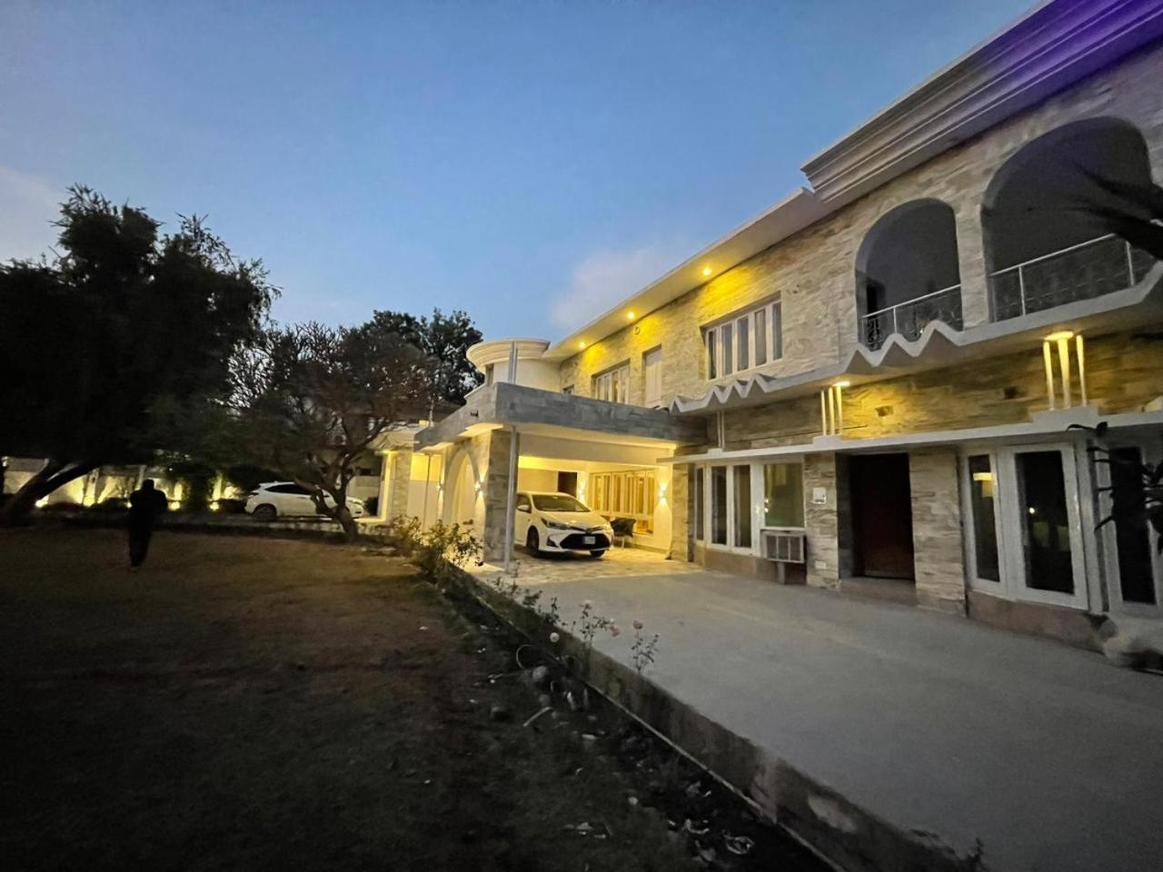 Laca Sa Lodge Opp Canturus Mall Islamabad Esterno foto
