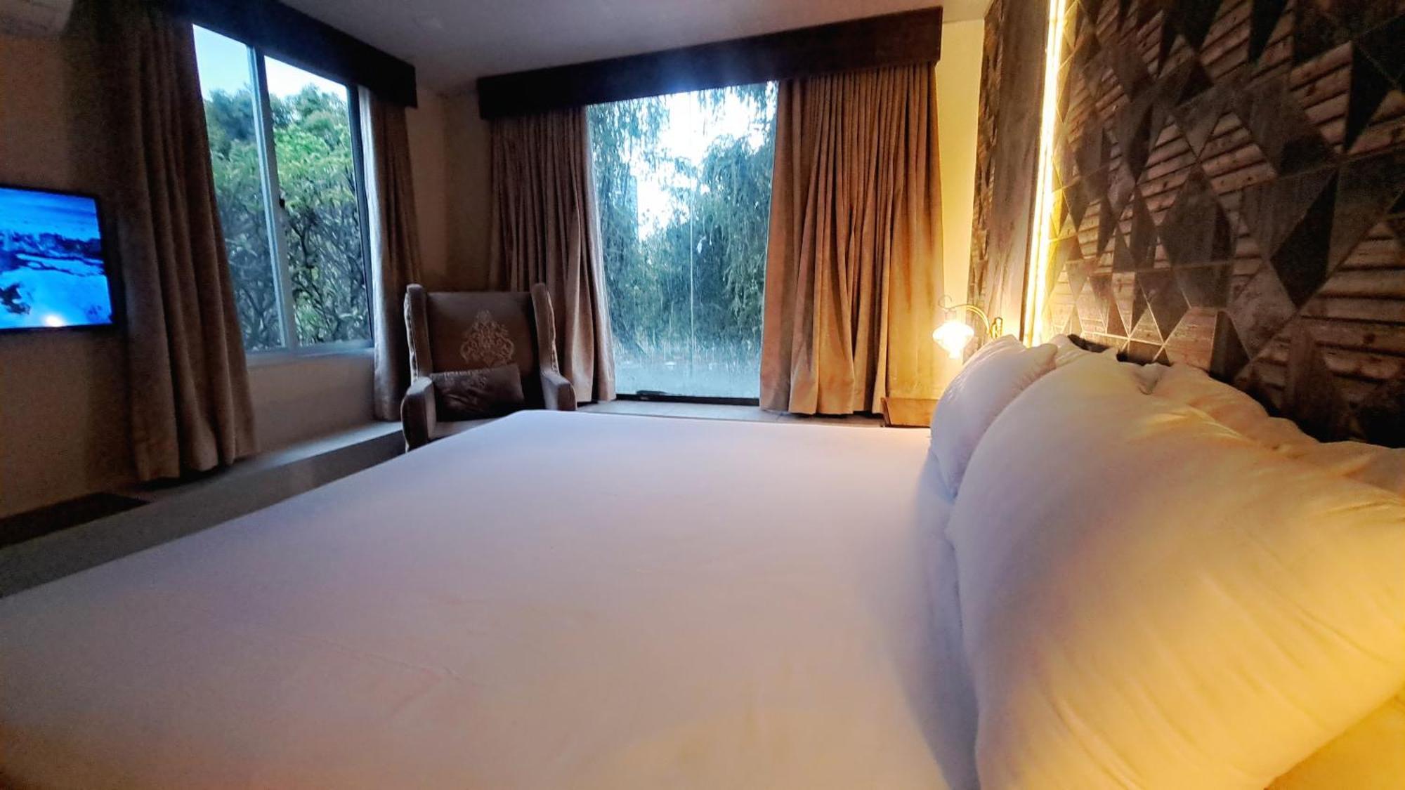 Laca Sa Lodge Opp Canturus Mall Islamabad Esterno foto